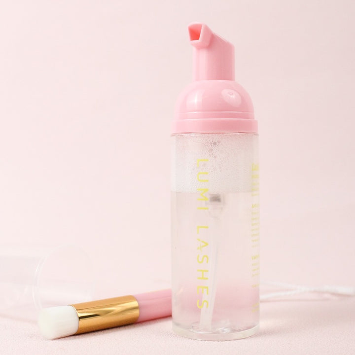 Lash shampoo with brush