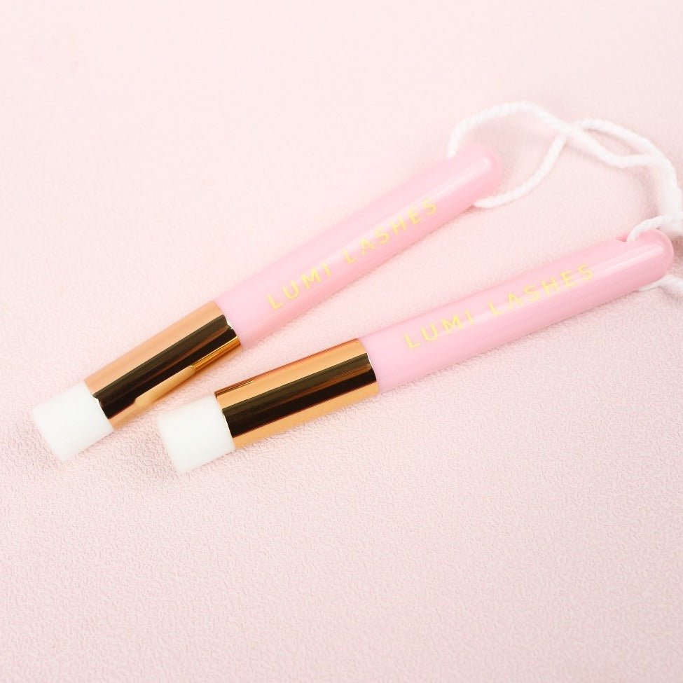 Lash shampoo with brush